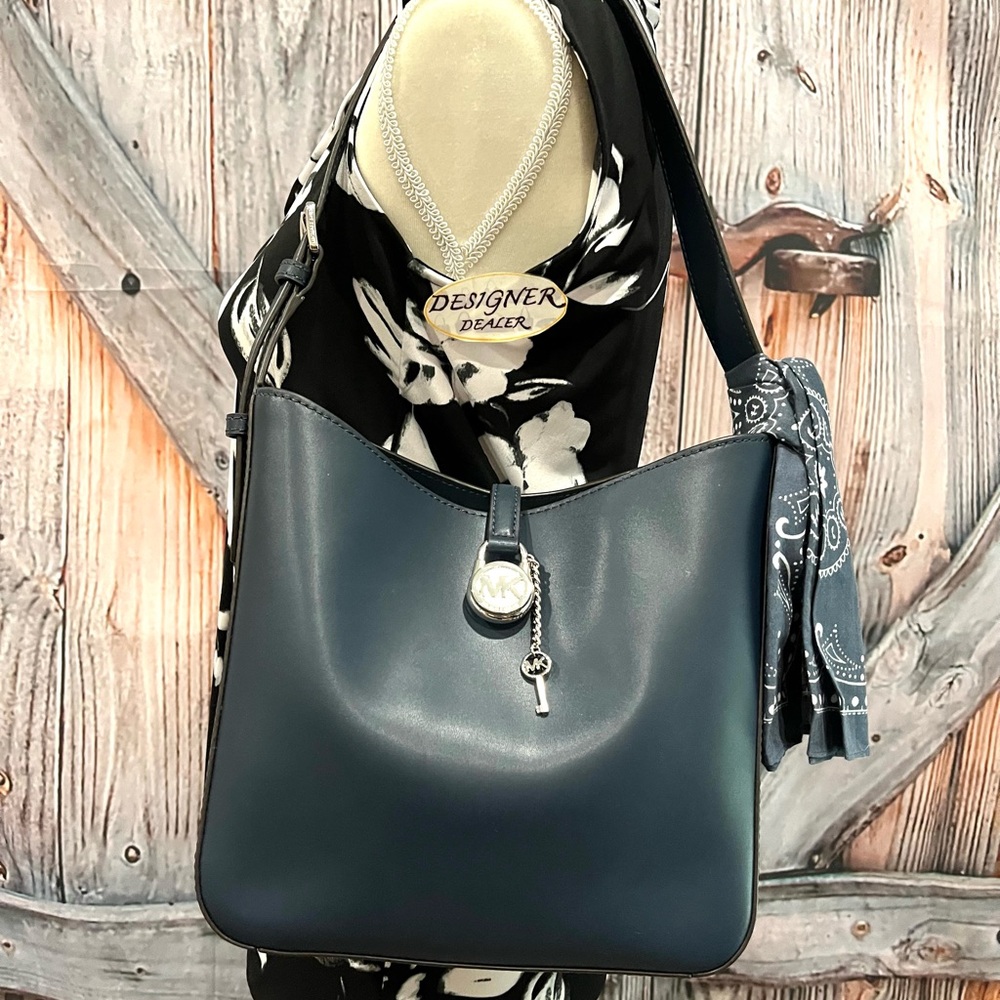 MICHAEL KORS Lyra Small Bucket Shoulder Bag NWT Navy